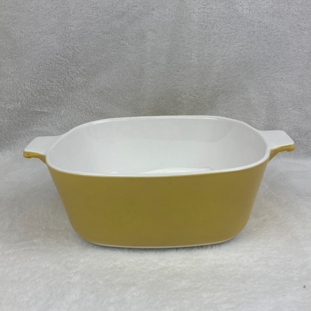 VTG Corning Ware 1 1/2 Quart Harvest Gold Ceramic Baking Dish no Lid